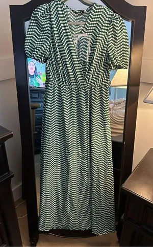 NEW Green Wrap Belted Short Sleeve Ruffle Hem Split Maxi Dress L thumbnail 3
