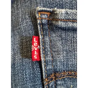 Levis 524 Too Superlow Skinny Jeans Womens 10M Medium Wash Blue Denim Low Rise‎ thumbnail 5