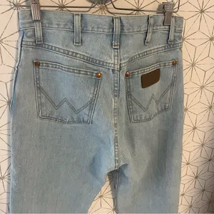 Wrangler Light Wash High Rise Straight Fit Jeans thumbnail 3