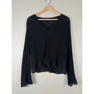 Madewell Pleated V-Neck Bell Sleeve Top Black Womens Medium Camisole‎ Lined goth thumbnail 2