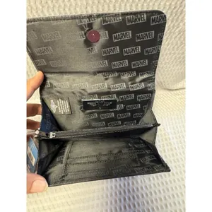Buckle Down‎ Fold Over Black Wallet Captain America Shield Metal Emblem NWT thumbnail 2