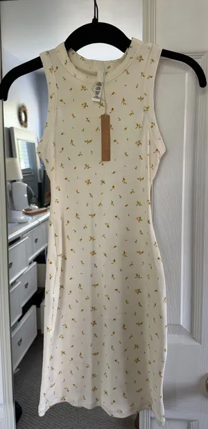 Skims dress  thumbnail 1