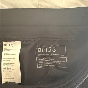 FIGS women's Black Jogger scrub Pants MP thumbnail 2