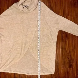 Wonderland by Orange Wrap Crowl Neck Sweater Size Small thumbnail 6