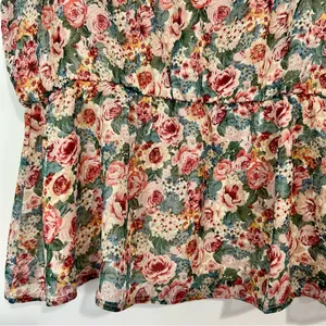 Gilli Women’s Short Sleeve V Neck Floral Print Blouse Blue Pink Size Large EUC thumbnail 3