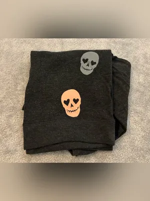 Women’s Live Love & Dream Black Crewneck with Gray and Peach Skull Prints Size M thumbnail 5