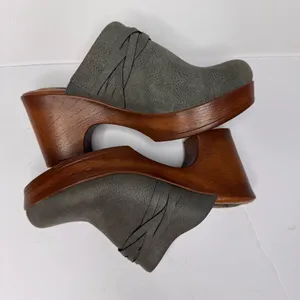 BOC BORN CONCEPT Clogs Sz‎ 7M Grey Faux Suede Block Heel Slip On Shoes thumbnail 12