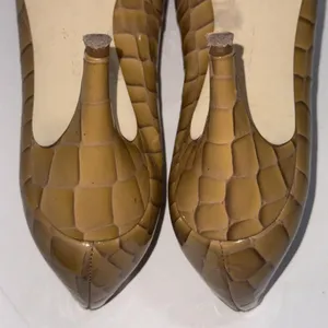 BCBG Girls‎ Tan Old Money Timeless Classic Leather Snake Skin Pumps Heels Size 7 thumbnail 5