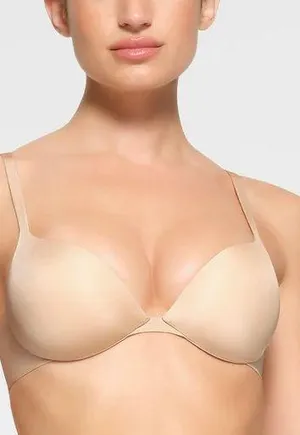 SKIMS ultimate push up plunge bra  Size : 34DDD thumbnail 1