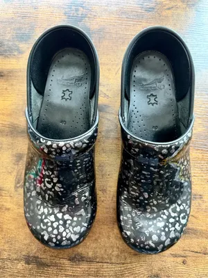 Dansko Professional Clogs Pewter Leopard Patent Leather Shoes Womens 40 9.5-10 thumbnail 2