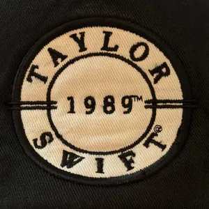 Taylor Swift 1989‎ Tour Trucker Hat OS Black White Excellent Mesh Snapback Cap thumbnail 5