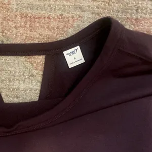 Old Navy Activewear Twist/Tie Back Long Sleeve Top thumbnail 6