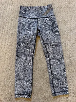 Lululemon Black & White Paisley High Times Athleisure Yoga Leggings - Size 6 thumbnail 8