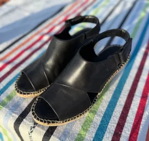 Clarks Lafley Krissy Black Leather quiet luxury Espadrille Wedge Sandals 7.5 M thumbnail 1