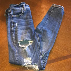 Size 0 Short American Eagle Stretchy Blue Distressed Skinny Jeans thumbnail 2