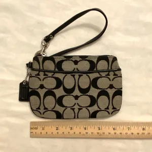 Vintage Coach Signature Black and Cream Wristlet thumbnail 9