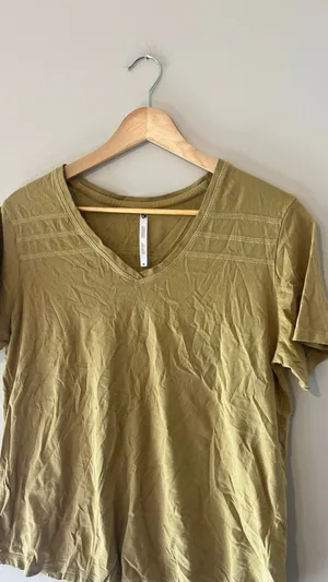 Kühl Women’s Organic Cotton V-Neck Short Sleeve Mustard Yellow Olive Green Top M thumbnail 4