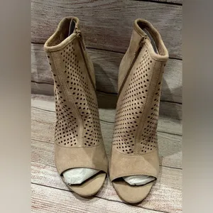 Audrey Brooke Madison Natural Leather Perforated OpenToe Bootie size 10. thumbnail 4