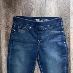 Signature by Levi Strauss Totally Shaping Pull On Skinny Jeans Size 6 Short thumbnail 8