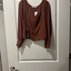 NWT Abercrombie & Fitch Button Front Puffed Sleeve Blouse thumbnail 2