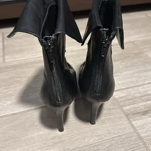 Ralph Lauren Black Leather Leola Fold-Over High Heel Boots‎ Size 7.5 booties thumbnail 6