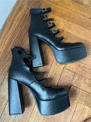 •Bamboo platform strappy chunk heels• Size 9 thumbnail 5