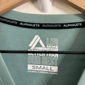 Alphalete Woman’s ELMTS Short Sleeve Crop Top Teal Blue Size Small thumbnail 6