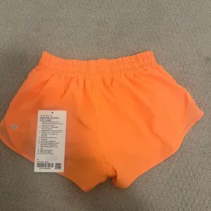 Lululemon hotty hot shorts LR 2.5 inch!! Color orange size 4!! thumbnail 4