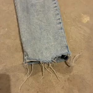 Old Navy Womens O.G. Straight High Rise‎ Light Wash Distressed Jeans Size 14 thumbnail 2