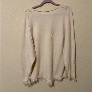 Free People Cream V-Neck Lightweight Fringe Hem Top boho oversized size m thumbnail 3