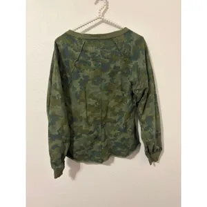 Anthropologie Pilcro Reworked Camo Sweatshirt Popover V-Neck Cropped Oversized thumbnail 9