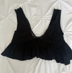 Kimchi Blue Black Crochet-Trim V-Neck Camisole thumbnail 1