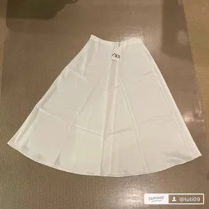 ZARA A-Line Midi Whit Skirt Size XS thumbnail 3