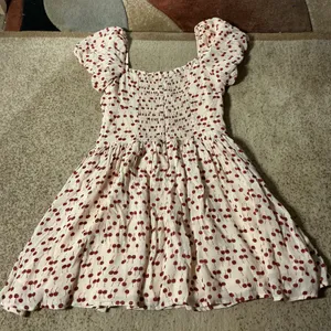 Reformation Coquette Cherry Print Smocked Mini Dress Red‎ Short Sleeve Size 10 thumbnail 8