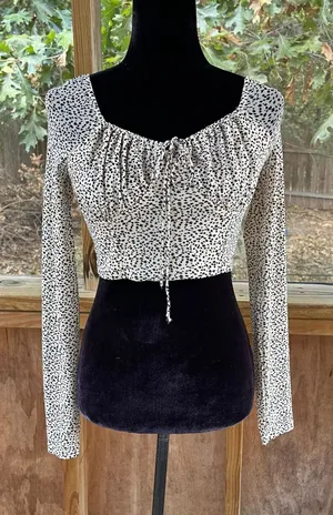 American Eagle Women's Long Sleeve Animal Print Crop Top Size S. NEW! thumbnail 1