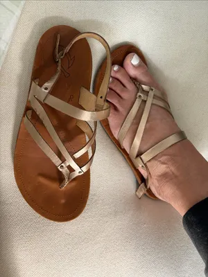 Olukai U’I KO’OWomen’s Metallic Strappy Toe-Loop Sandals - Rose Gold thumbnail 6