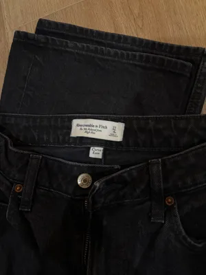 Abercrombie Relaxed 90s High-Rise Jeans thumbnail 3