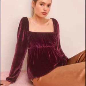 Reformation Roy Burgundy Velvet Silk Blend‎ Top size 6 thumbnail 3