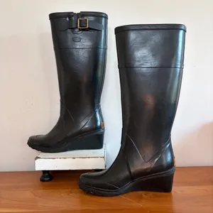 KORS Michael Kors Black Rubber Wedge Rain Boots Womens Size 8 Buckle Detail thumbnail 2