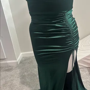 Windsor emerald‎ green long evening gown with side slit size small thumbnail 3