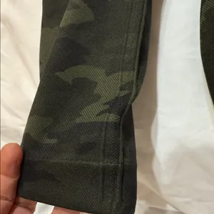 SPANX High Waisted Dark Green Camo Leggings Thick Material Stretchy Size Md EUC thumbnail 4