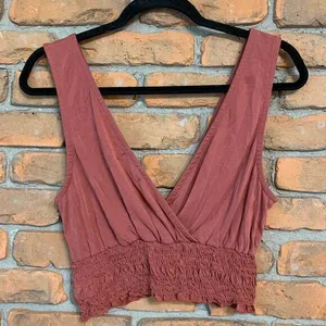 UO Urban Outfitters Crossover Smocked Cropped Lettuce Ruffle V-Neck Tank Red‎ L thumbnail 2
