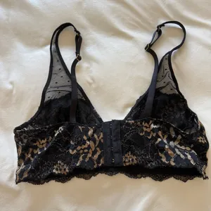 ✨ Frederick’s Of Hollywood Y2K Black Sheer Floral Lace Bralette | Coquette Fairycore Lingerie Top | Romantic Soft Cup Mesh Bra Size S thumbnail 4