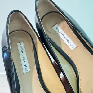 Diane Von Furstenberg Black Patent Leather‎ Pointed Toe Flats 8M thumbnail 4