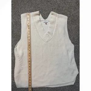 Time and Tru Womens XL White V-Neck Sleeveless Knit Sweater Vest thumbnail 4