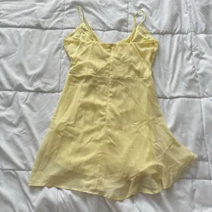Lucy in the Sky Wrap Mini Dress Womens Large Butter Yellow Flowy Feminine Dainty thumbnail 9