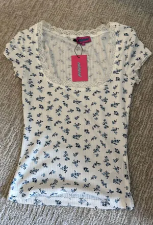 Edikted Top Lace Short Sleeve flowers thumbnail 1
