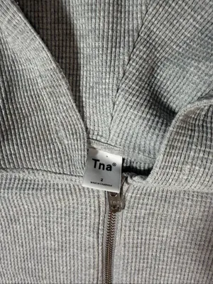 Aritzia TNA Women’s Size 2 Gray Waffle Knit Semi Cropped Full Zip Hoodie Jacket thumbnail 3