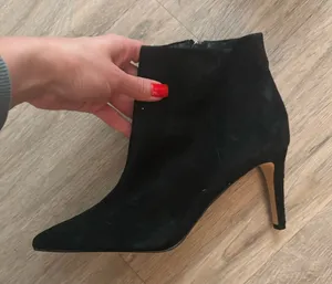 SAM EDELMAN BLACK SUEDE POINTED TOE BOOTIES US8.5 thumbnail 1