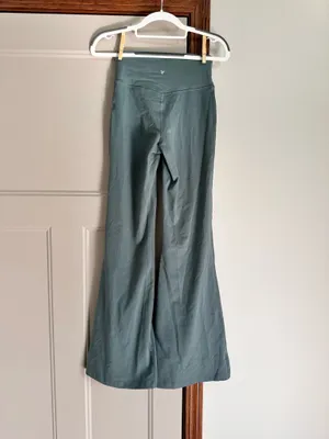 NWOT Old Navy Extra High-Waist Super Flare Pants Women's XS Crossover Carbon thumbnail 3